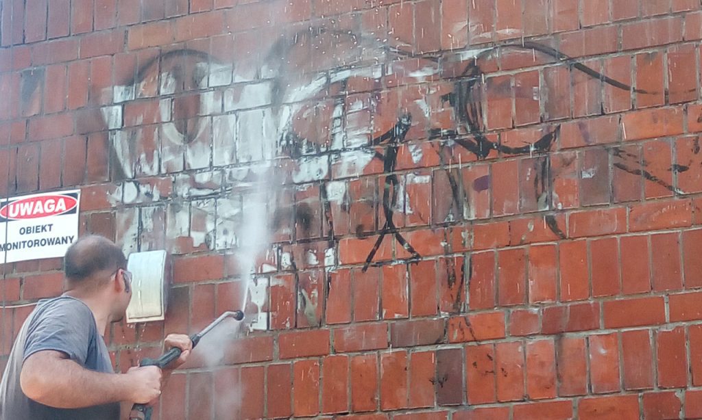 Usuwanie graffiti oraz nakładanie powłok ochronnych